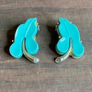 0125 Vintage 50s Aqua Blue Thermoset Leaf Clip-On Earrings w/Silver Tone Setting